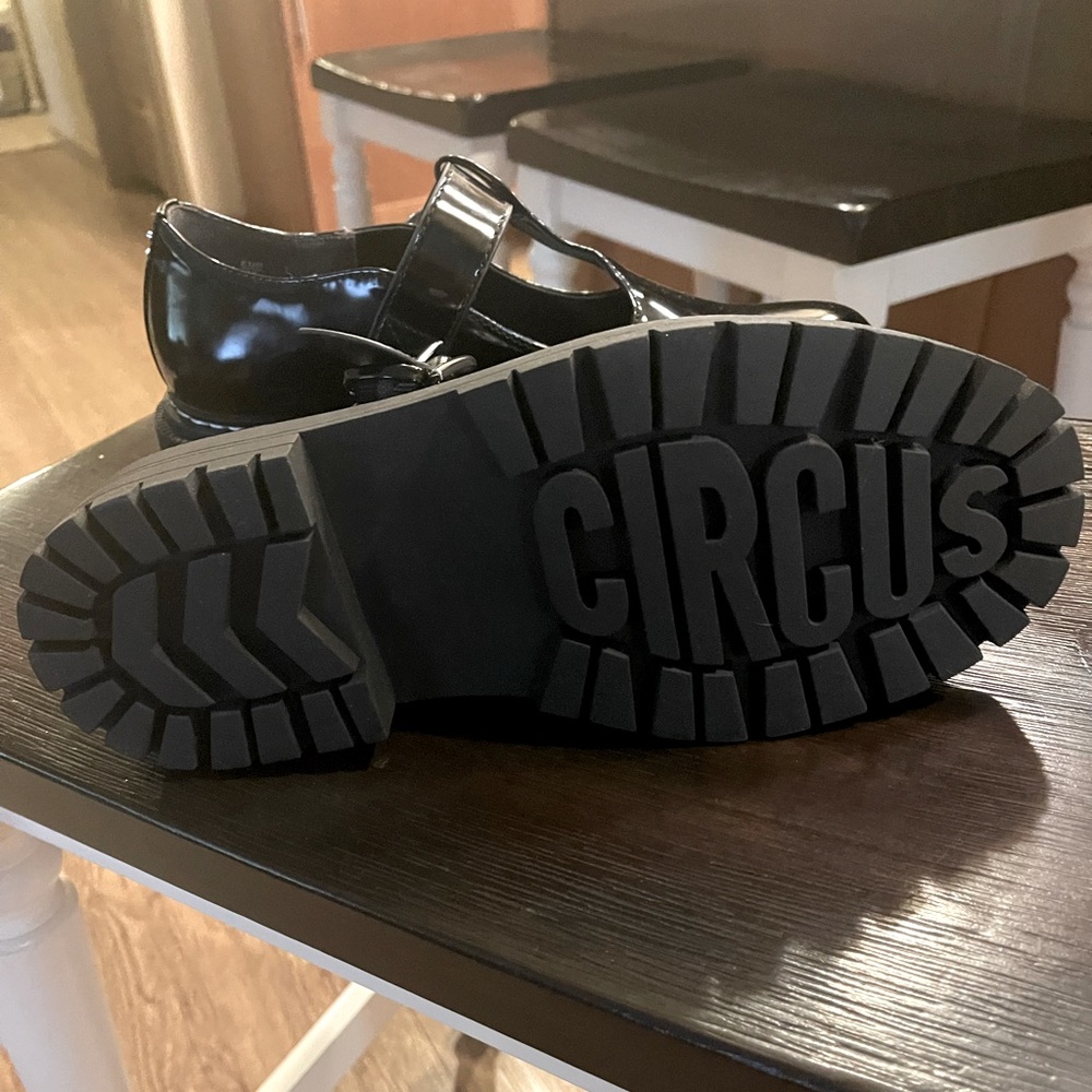 Maryjane style shoes, size 8